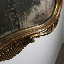 Carica l&#39;immagine nel visualizzatore di Gallery, Grande specchio con cornice in legno dorata intagliata &#39;900
