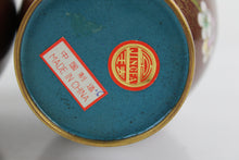 Carica l&#39;immagine nel visualizzatore di Gallery, Coppia Piccoli vasi Cloisonnè Jingfa CINESI Vintage XX secolo
