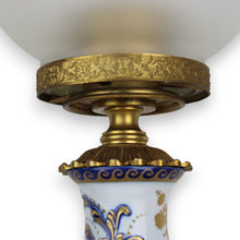 Carica l&#39;immagine nel visualizzatore di Gallery, Lampada in porcellana dipinta a mano del XX secolo
