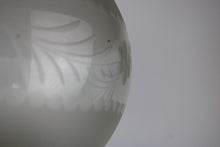 Carica l&#39;immagine nel visualizzatore di Gallery, Lampada in porcellana dipinta a mano del XX secolo

