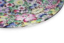 Carica l'immagine nel visualizzatore di Gallery, Coppia di Piatti Decorativi Famille Rose Stile Millefiori FABRICADO EN MACAU Porcellana Cinese Vintage
