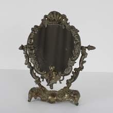 Carica l&#39;immagine nel visualizzatore di Gallery, Specchio da Tavolo Stile Vittoriano in Ottone Vintage Metà del XX Secolo
