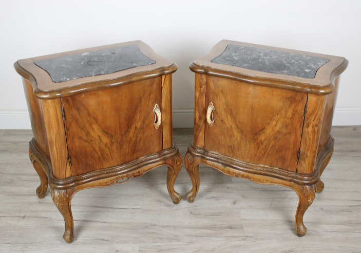 Coppia di Comodini in Legno di Noce Anni '40 con Piano in Marmo