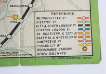 Carica l&#39;immagine nel visualizzatore di Gallery, London&#39;s Guiding Star Map of London Mappa tascabile della metropolitana 1912
