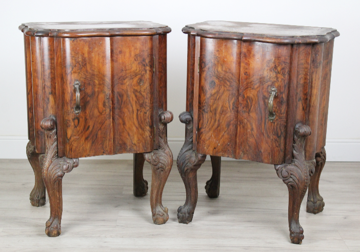 Coppia di Comodini in Legno di Noce Anni '30