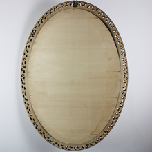 Carica l&#39;immagine nel visualizzatore di Gallery, Specchio Ovale con Cornice in Legno Dorata &#39;900
