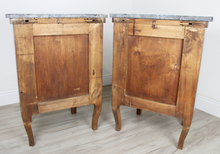 Carica l&#39;immagine nel visualizzatore di Gallery, Coppia di comodini in legno in stile Luigi XVI
