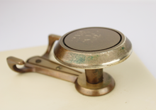 Carica l&#39;immagine nel visualizzatore di Gallery, Tris Appendiabiti in Legno e Ottone Vintage
