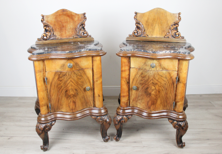 Coppia di Comodini in Legno D'Epoca '900 in Stile Chippendale