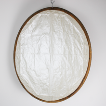 Carica l'immagine nel visualizzatore di Gallery, Specchio ovale con cornice in legno dorata d'epoca 1800
