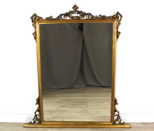 Carica l'immagine nel visualizzatore di Gallery, Specchiera da appoggio con cornice in legno dorata
