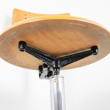 Carica l&#39;immagine nel visualizzatore di Gallery, Sgabello Girevole VINTAGE Industriale MAUTREN Design ITALIANO Regolabile a Vite
