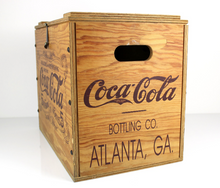 Carica l&#39;immagine nel visualizzatore di Gallery, Baule Cassa di Legno COCA COLA Scacchiera ATLANTA da Collezione VINTAGE D&#39;Epoca
