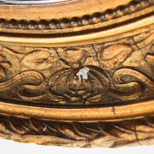 Carica l&#39;immagine nel visualizzatore di Gallery, Specchio ovale con cornice in legno dorata d&#39;epoca 1800
