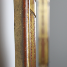 Carica l&#39;immagine nel visualizzatore di Gallery, Specchio con Cornice in Legno Dorata Intagliata D&#39;Epoca &#39;900
