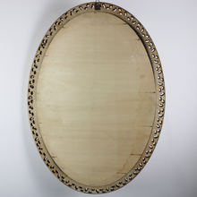 Carica l&#39;immagine nel visualizzatore di Gallery, Specchio Ovale con Cornice in Legno Dorata &#39;900
