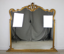 Carica l&#39;immagine nel visualizzatore di Gallery, Grande Specchiera Specchio con Cornice in Legno Dorata Vintage D&#39;Epoca Stile 900
