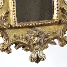 Carica l&#39;immagine nel visualizzatore di Gallery, Antico specchio in stile barocco con testa d&#39;angelo

