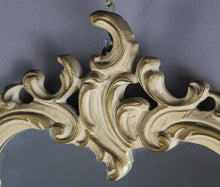 Carica l&#39;immagine nel visualizzatore di Gallery, Specchio Vintage con Cornice in Legno Bianco Panna Intarsiata D&#39;Epoca 900 Design
