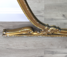 Carica l&#39;immagine nel visualizzatore di Gallery, Grande Specchiera con Cornice in Legno Dorata Vintage
