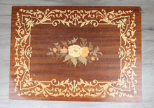 Carica l&#39;immagine nel visualizzatore di Gallery, Tavolino con Carillon in legno e piano intarsiato
