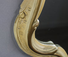 Carica l&#39;immagine nel visualizzatore di Gallery, Specchio Vintage con Cornice in Legno Bianco Panna Intarsiata D&#39;Epoca 900 Design
