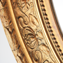 Carica l&#39;immagine nel visualizzatore di Gallery, Specchio ovale con cornice in legno dorata d&#39;epoca 1800
