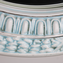 Carica l&#39;immagine nel visualizzatore di Gallery, Grande Specchio Vintage con Cornice in Ceramica Porcellana Capodimonte
